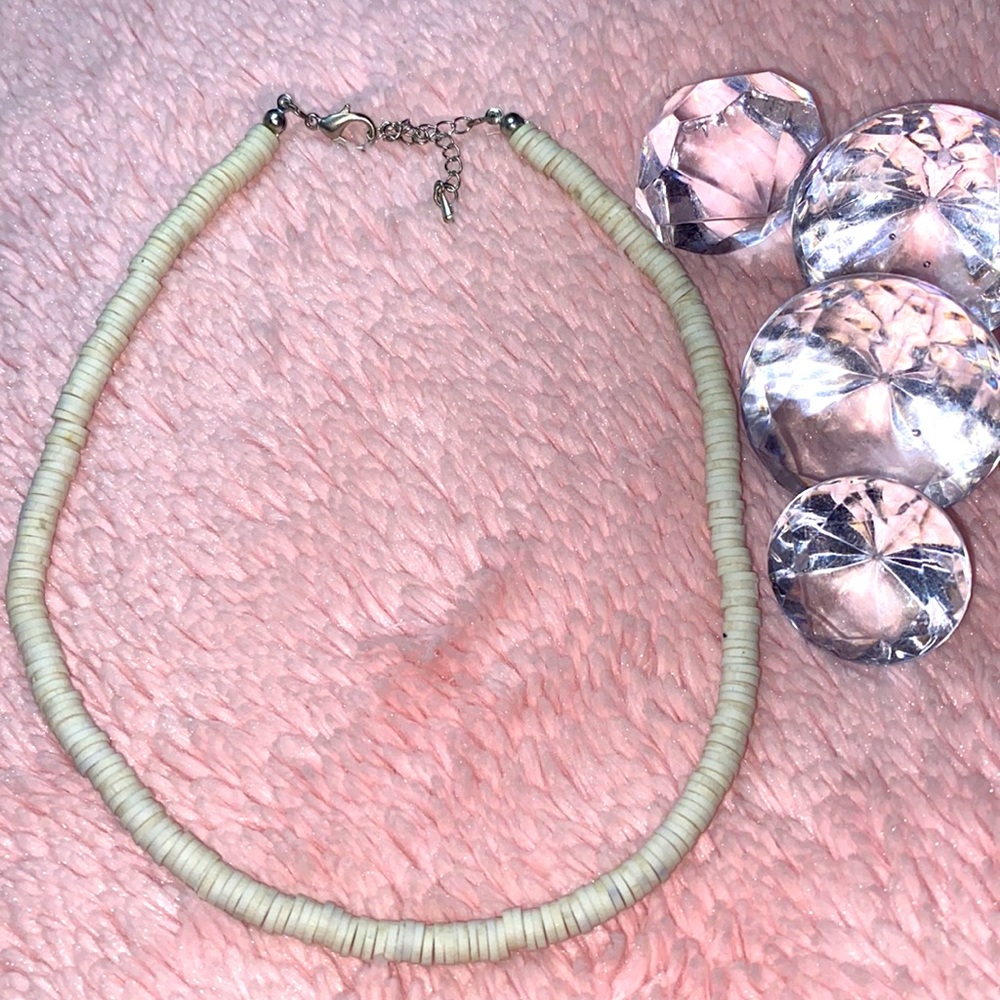 Is a necklaces that is white that is hand made